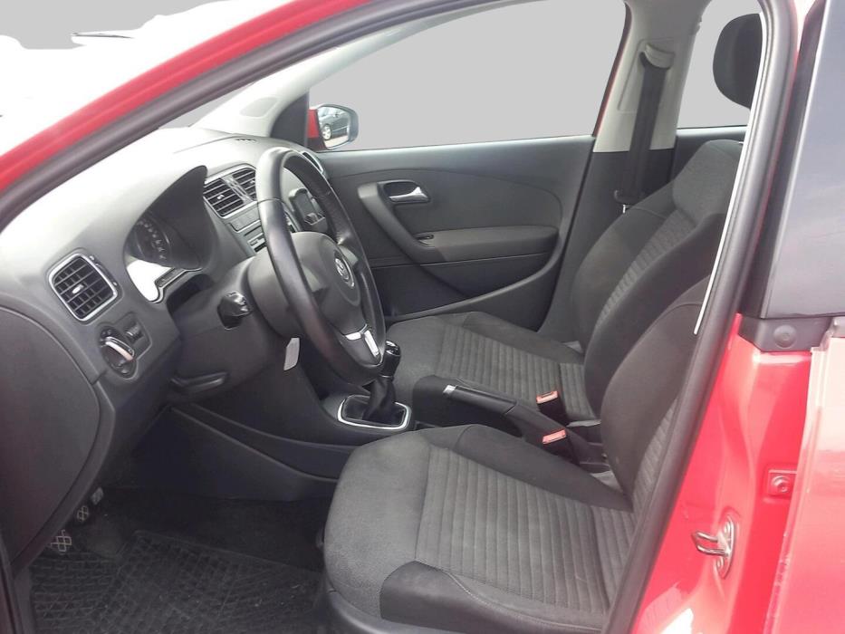VOLKSWAGEN Polo 2013