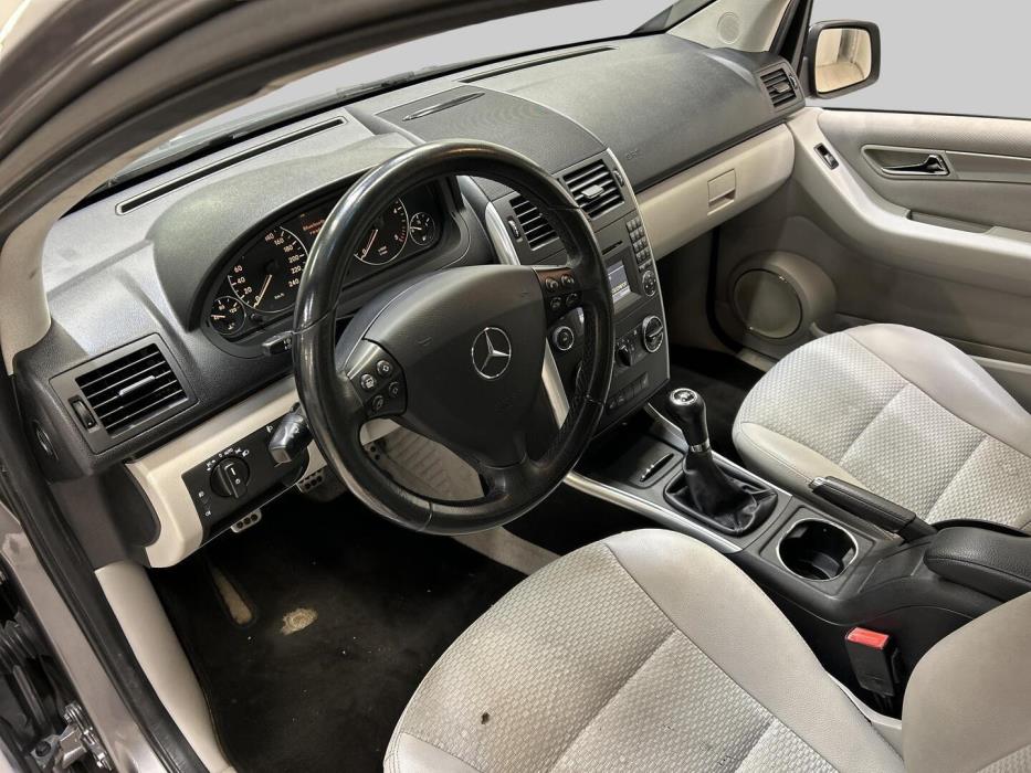 MERCEDES-BENZ A 2009