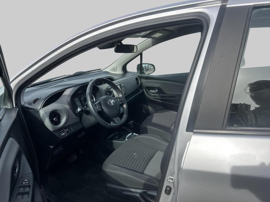 TOYOTA Yaris 2018