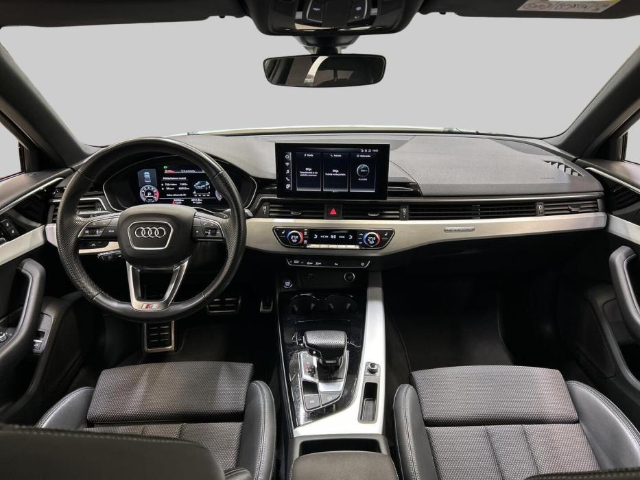 AUDI A4 2022