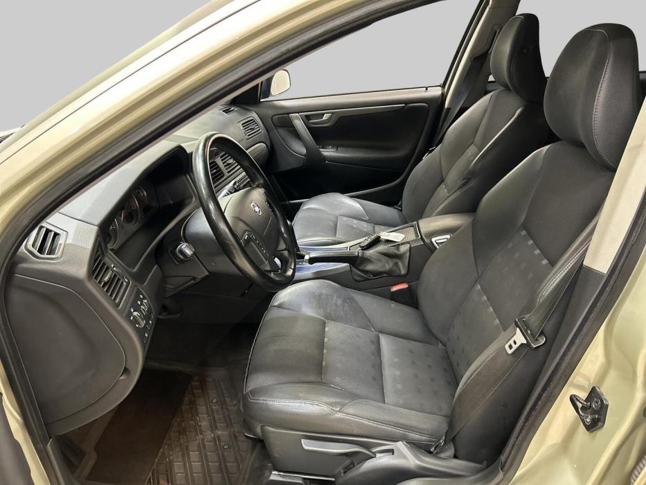 VOLVO V70 2005