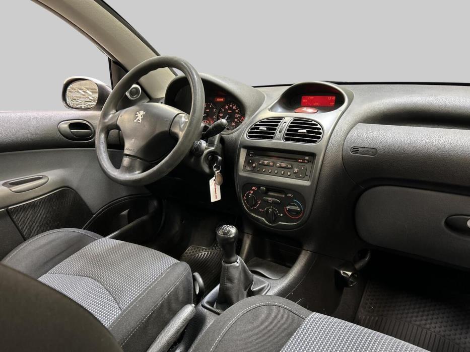 PEUGEOT 206 2003