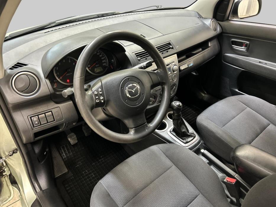 MAZDA 2 2006