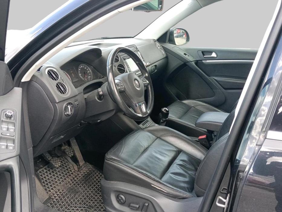 VOLKSWAGEN Tiguan 2011
