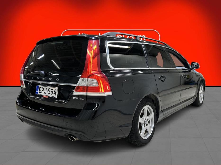 VOLVO V70 2016