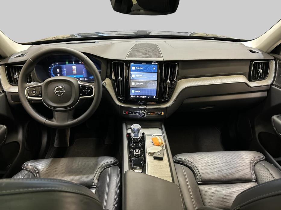 VOLVO XC60 2025
