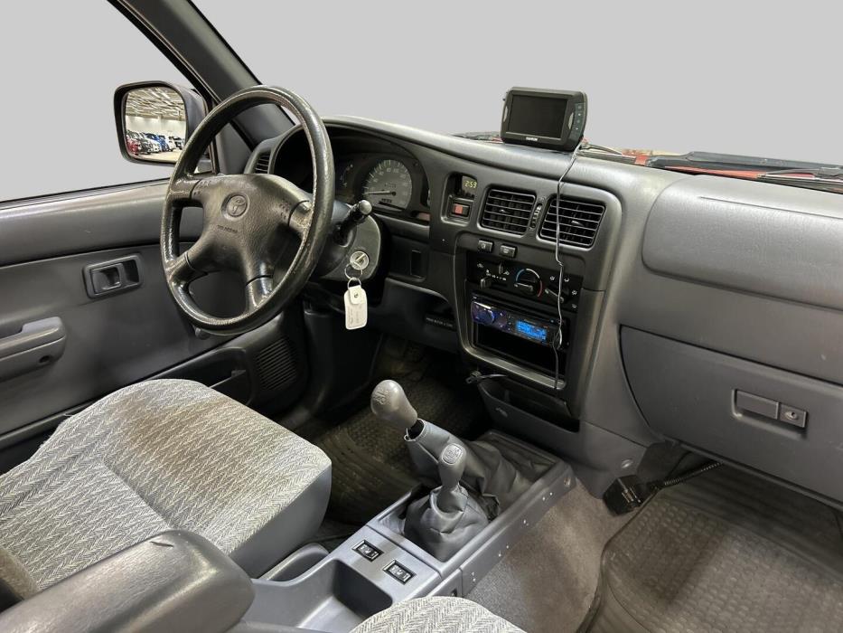 TOYOTA Hilux 2004