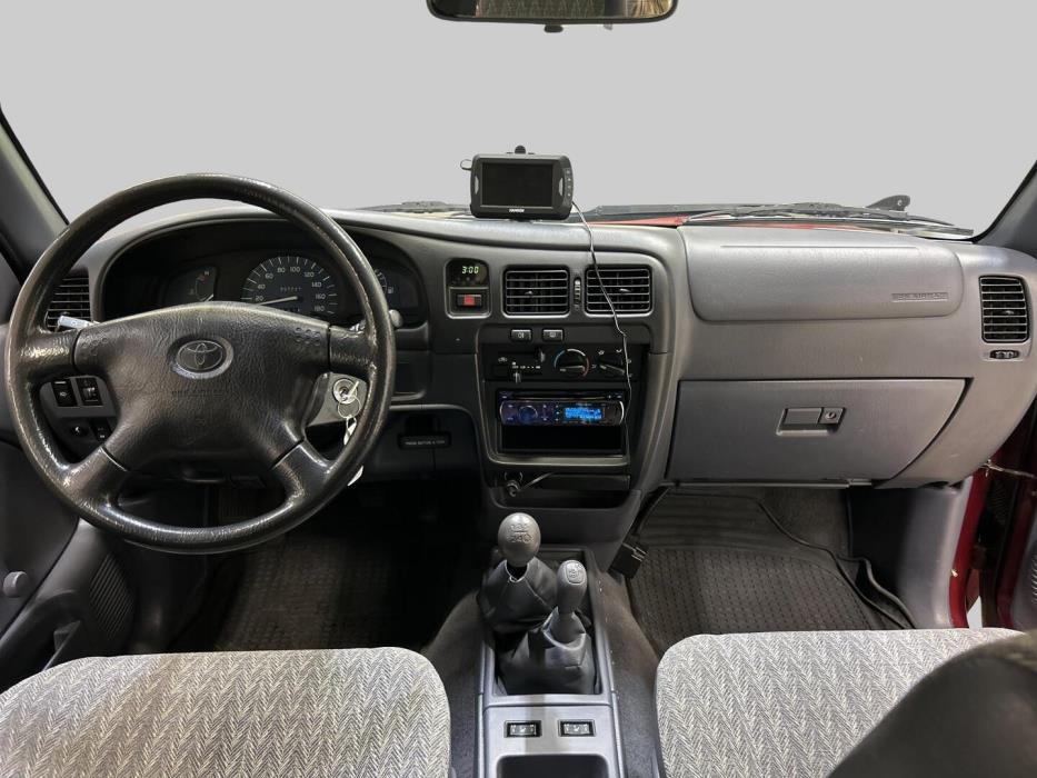 TOYOTA Hilux 2004