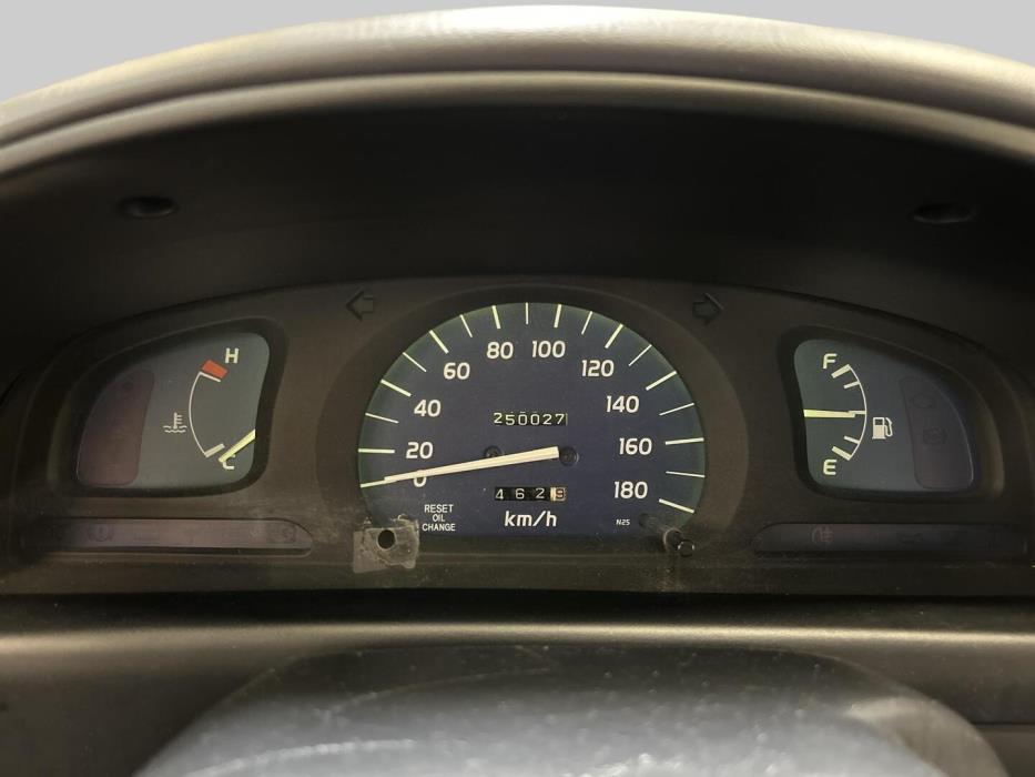 TOYOTA Hilux 2004