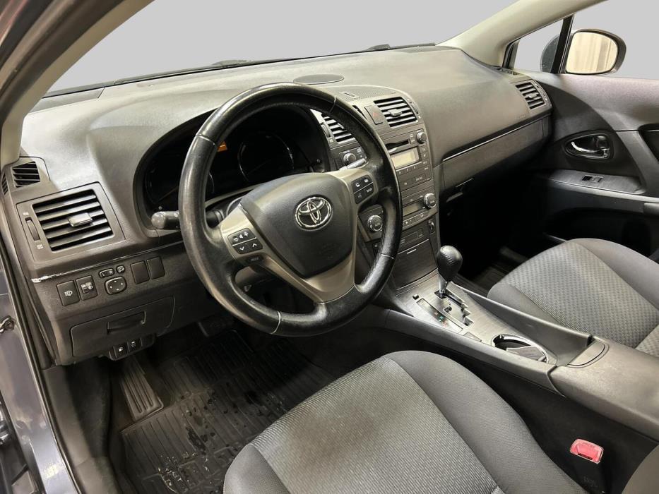 TOYOTA Avensis 2009