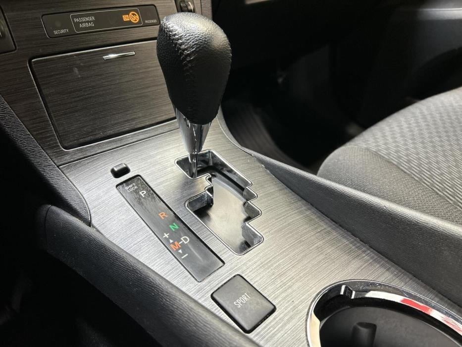 TOYOTA Avensis 2009