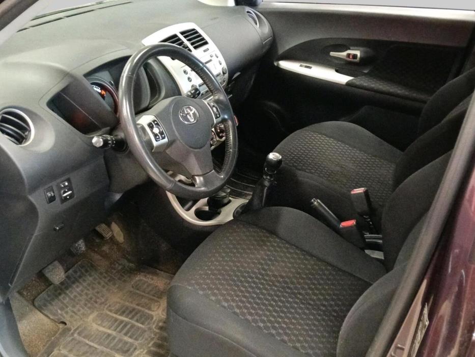 TOYOTA Urban Cruiser 2011