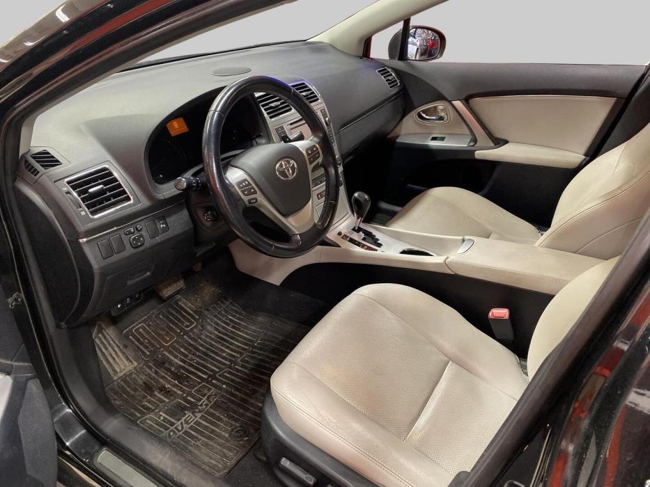 TOYOTA Avensis 2012