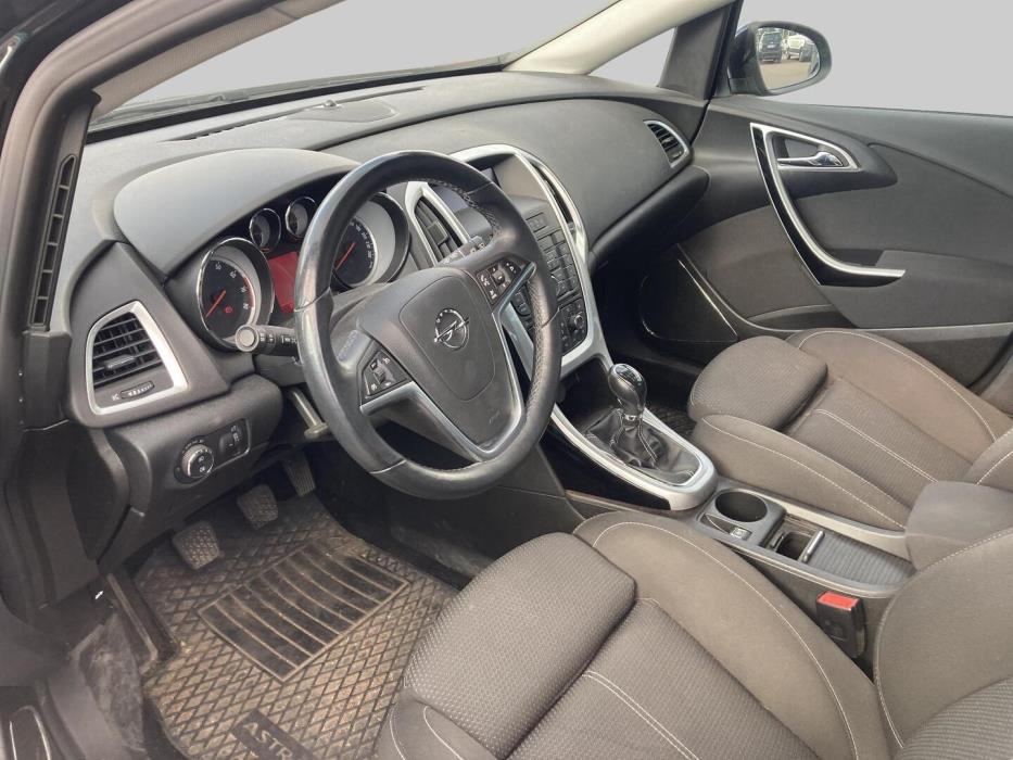 OPEL Astra 2011