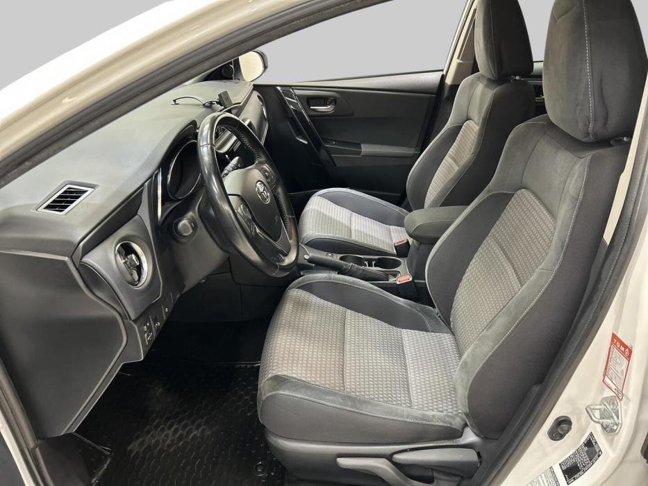 TOYOTA Auris 2017