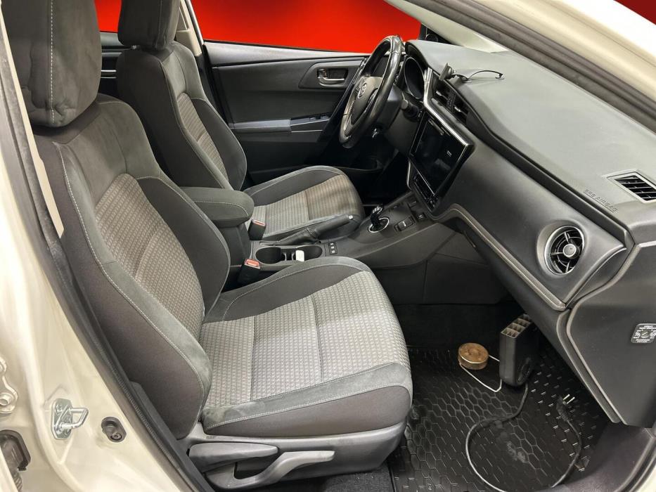 TOYOTA Auris 2017