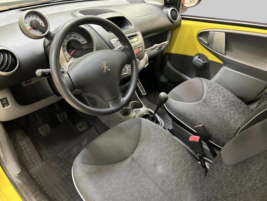 PEUGEOT 107 2011