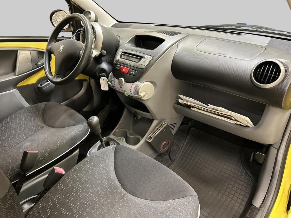 PEUGEOT 107 2011