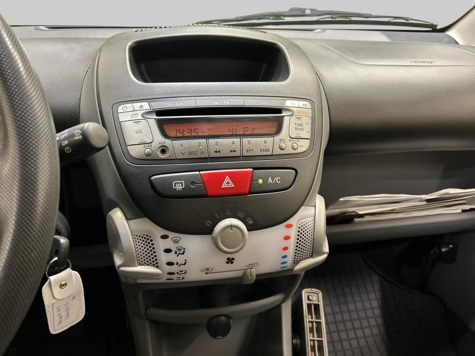 PEUGEOT 107 2011