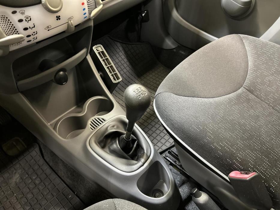 PEUGEOT 107 2011