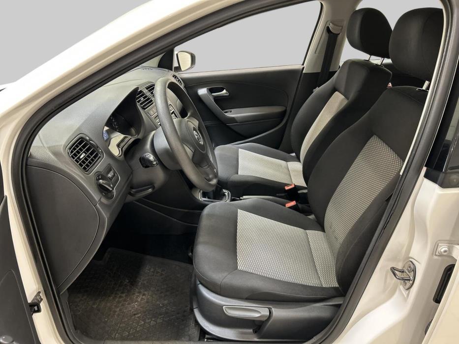 VOLKSWAGEN Polo 2014