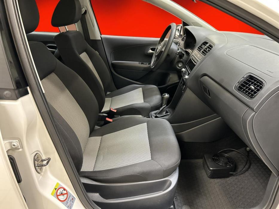 VOLKSWAGEN Polo 2014