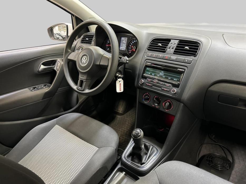 VOLKSWAGEN Polo 2014