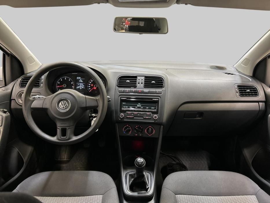 VOLKSWAGEN Polo 2014