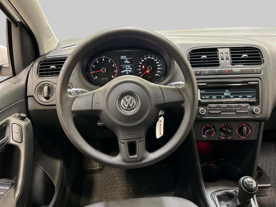 VOLKSWAGEN Polo 2014