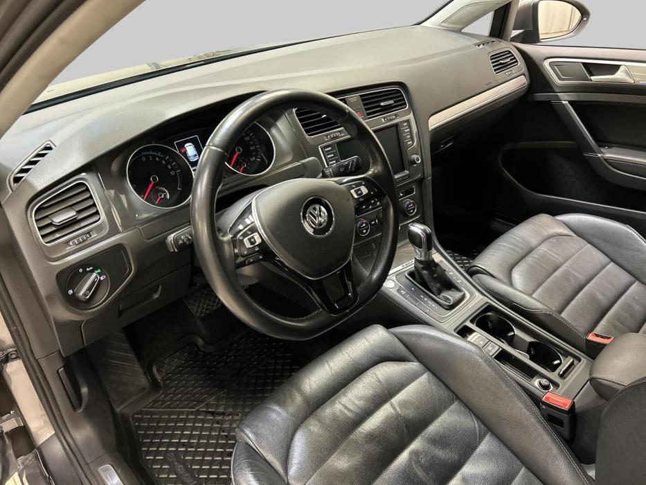 VOLKSWAGEN Golf 2015