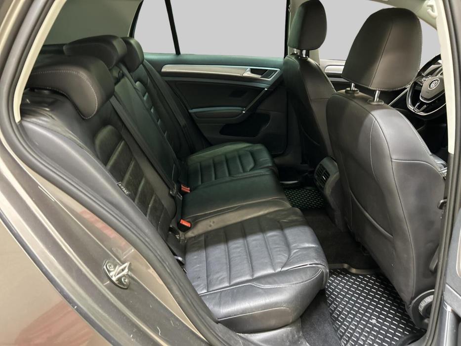 VOLKSWAGEN Golf 2015