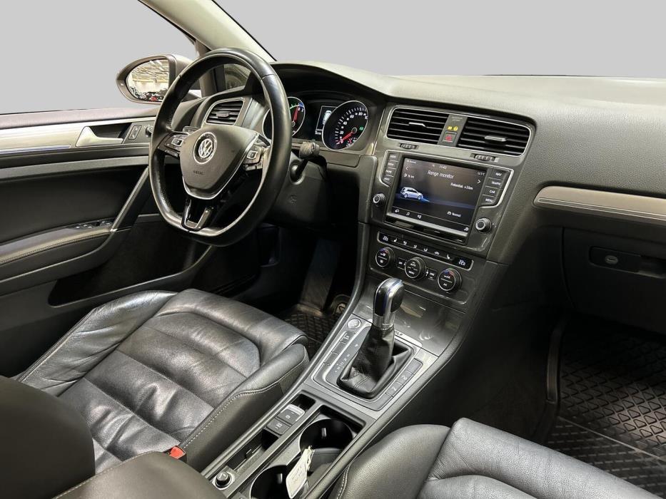 VOLKSWAGEN Golf 2015