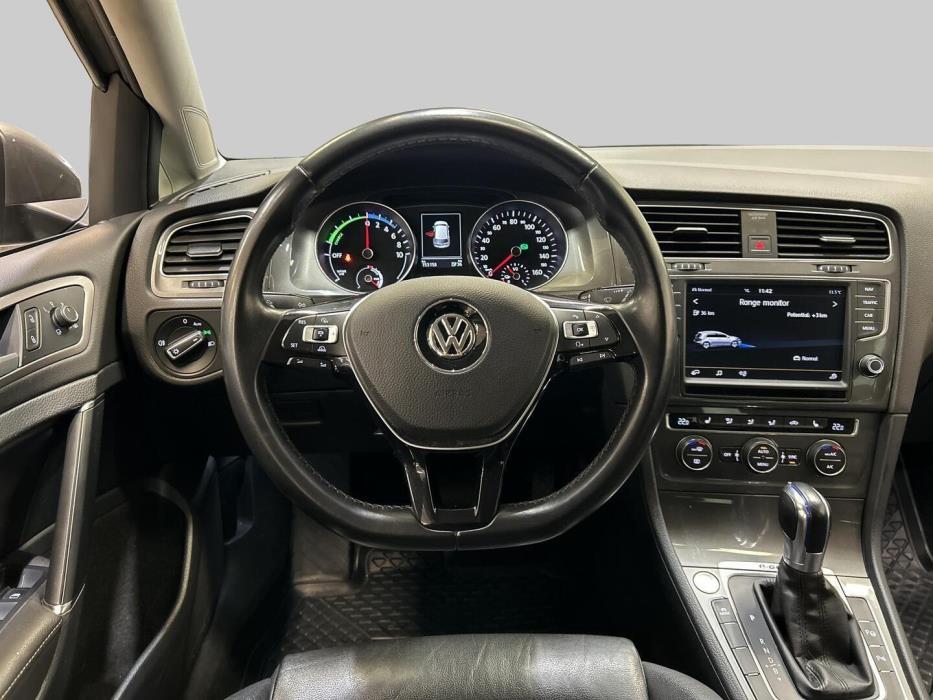VOLKSWAGEN Golf 2015