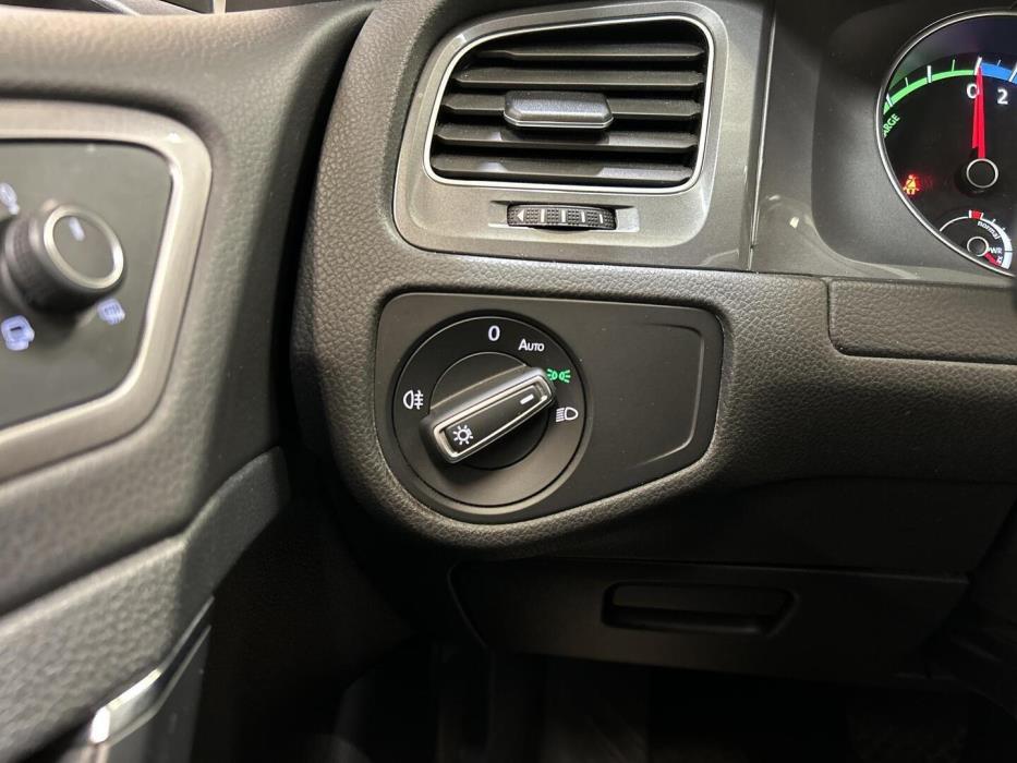 VOLKSWAGEN Golf 2015