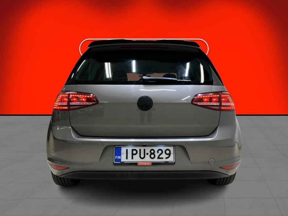 VOLKSWAGEN Golf 2015