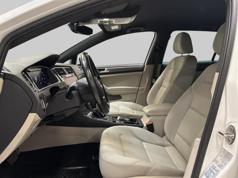 VOLKSWAGEN Golf 2017