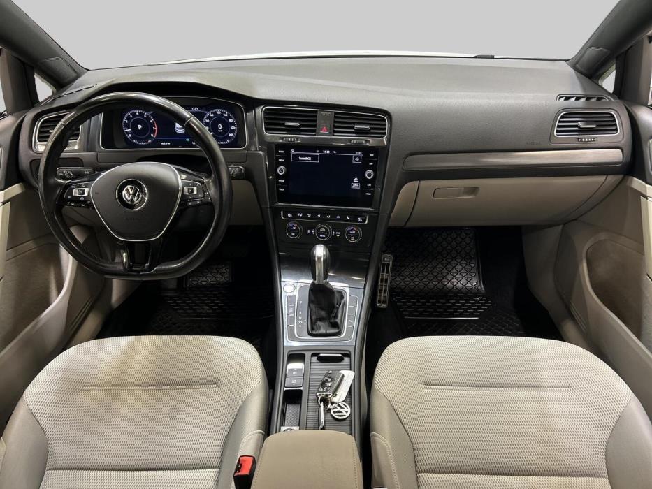 VOLKSWAGEN Golf 2017