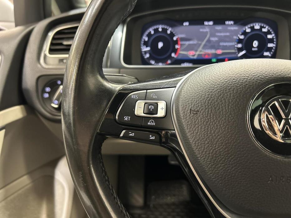 VOLKSWAGEN Golf 2017