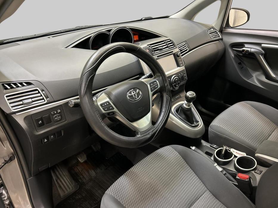 TOYOTA VERSO 2015