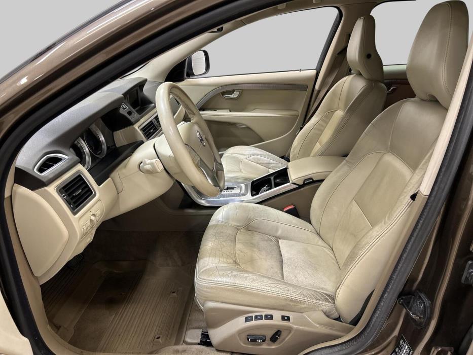 VOLVO XC70 2012