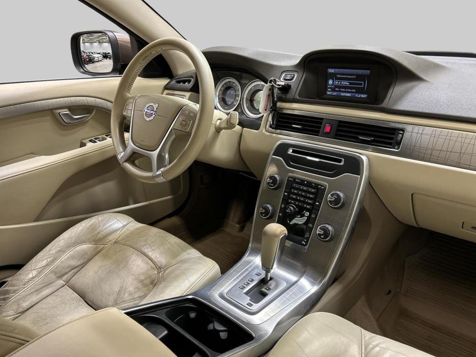 VOLVO XC70 2012