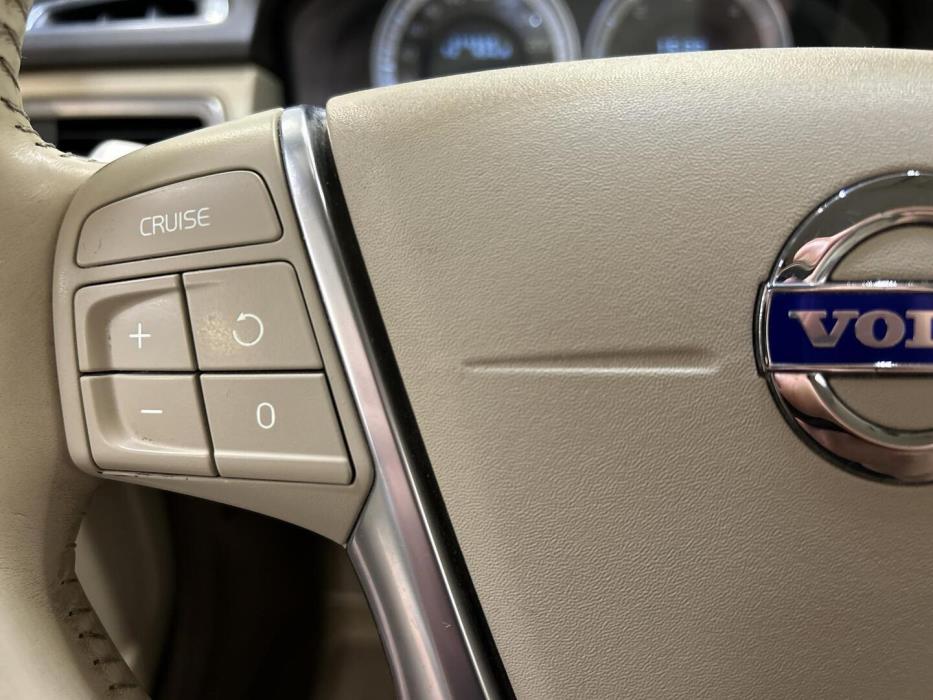 VOLVO XC70 2012
