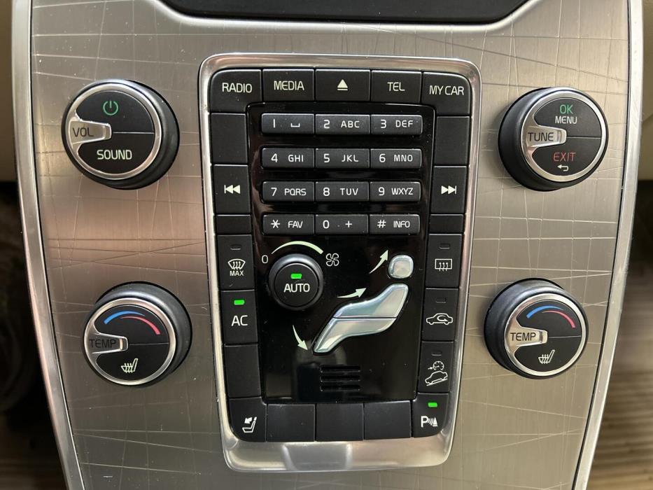 VOLVO XC70 2012