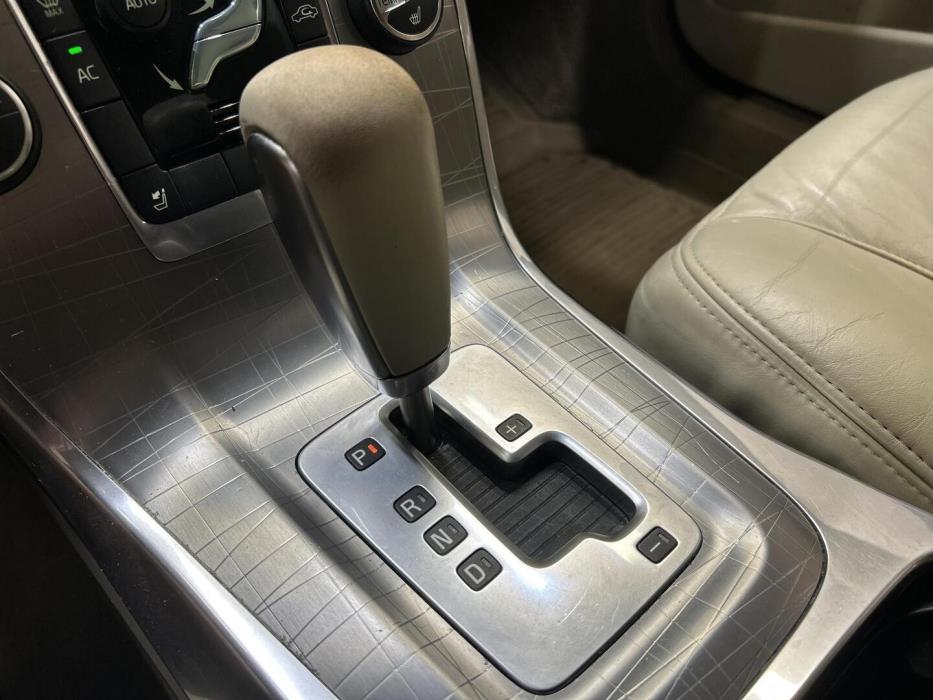 VOLVO XC70 2012