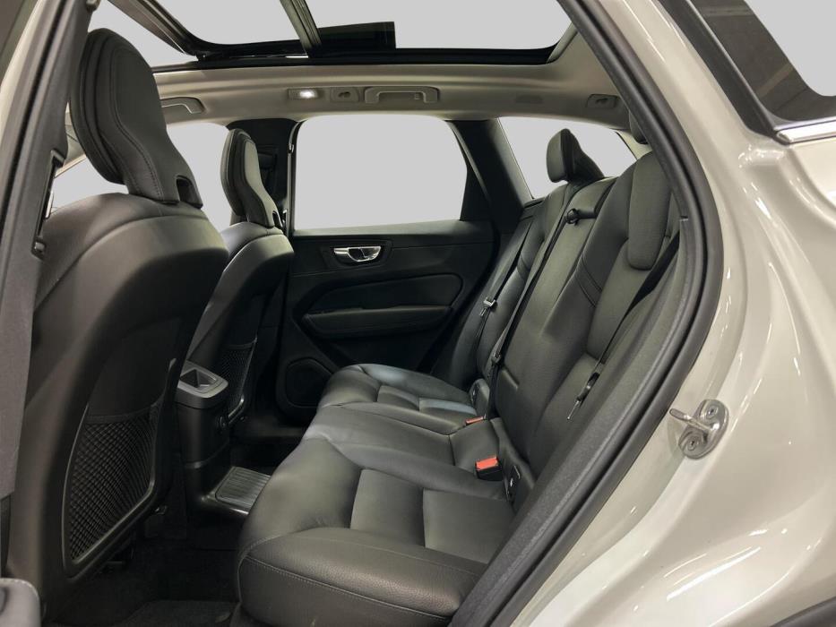 VOLVO XC60 2022
