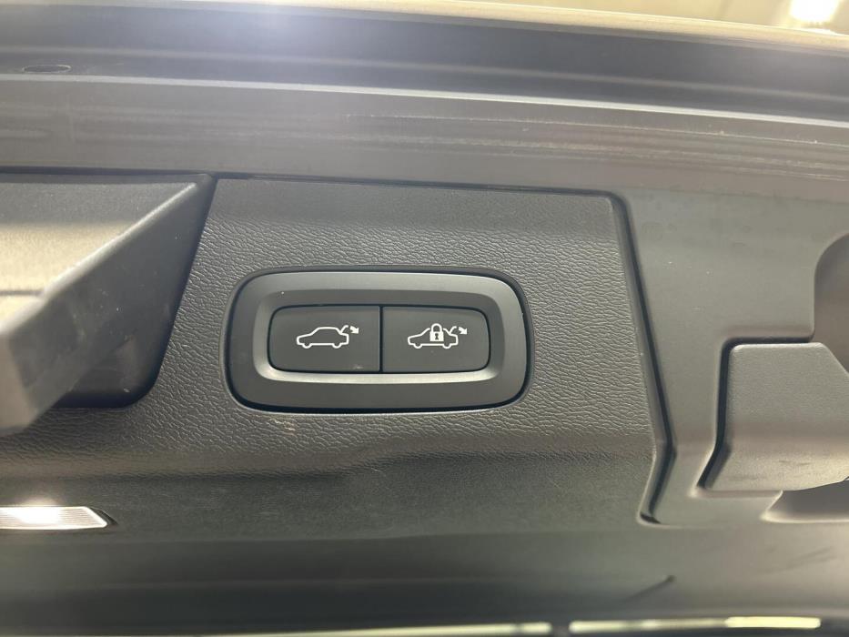 VOLVO XC60 2022
