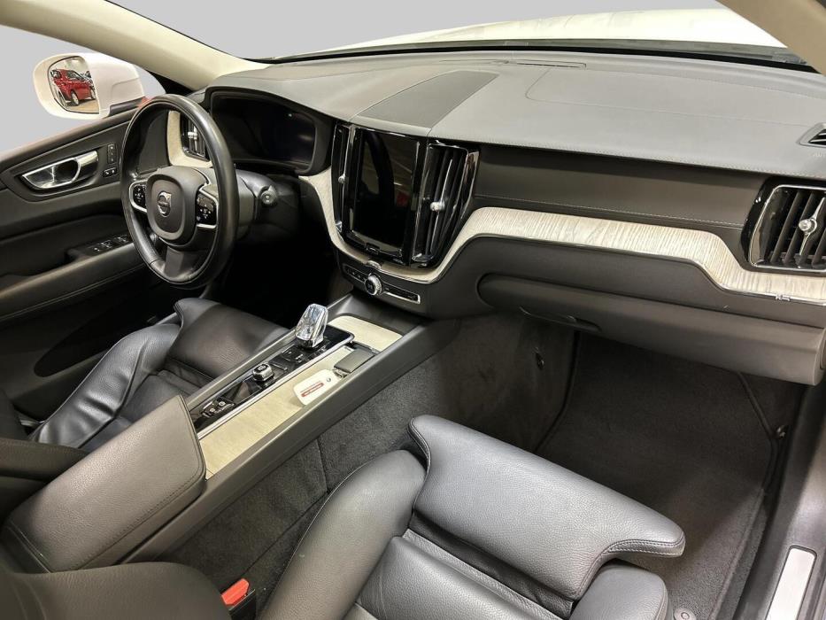 VOLVO XC60 2022