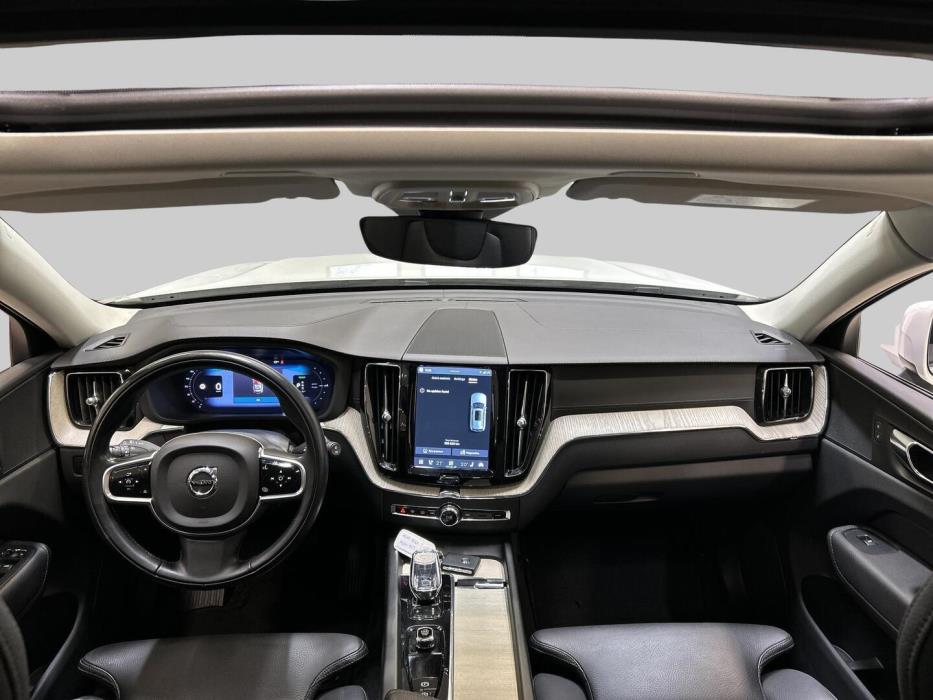 VOLVO XC60 2022