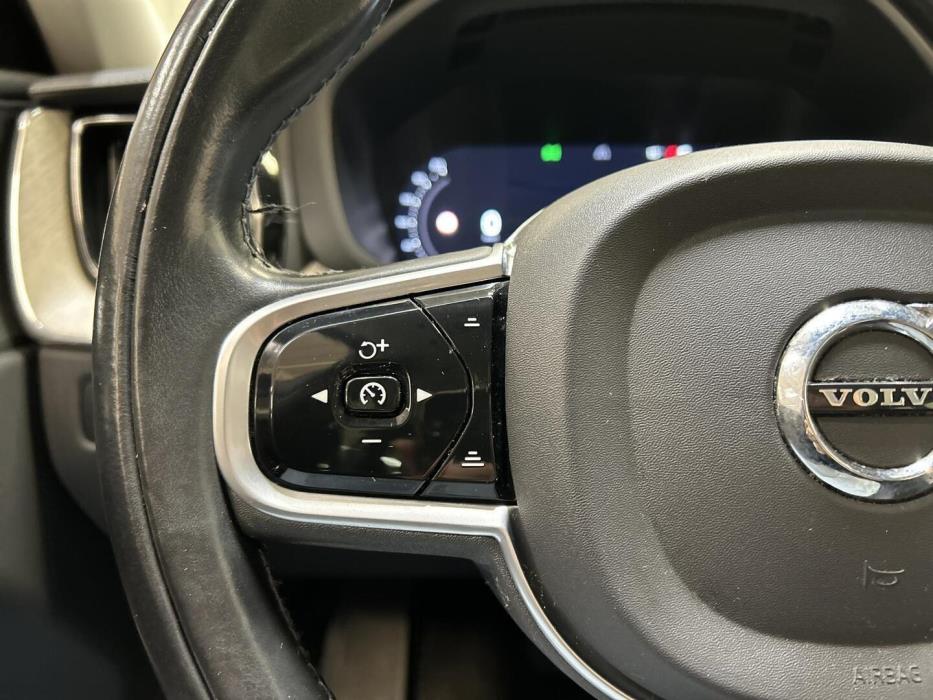 VOLVO XC60 2022