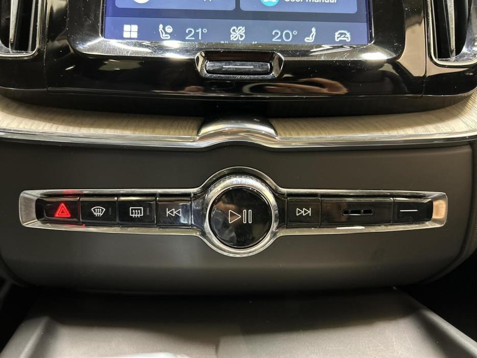 VOLVO XC60 2022